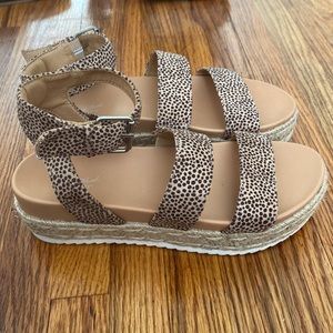 Women’s platform sandals